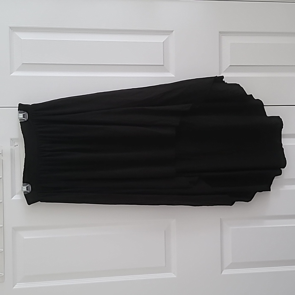 Black lined American Eagle high low skirt in size medium